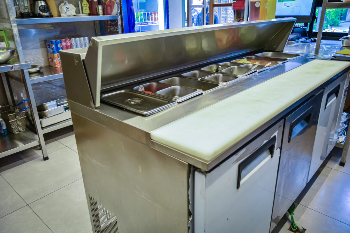 Pizza preperation table with chiller